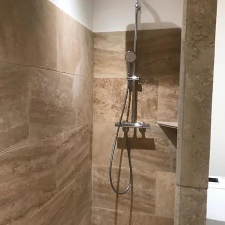 30 M2 Acces Piscine * Pujaut